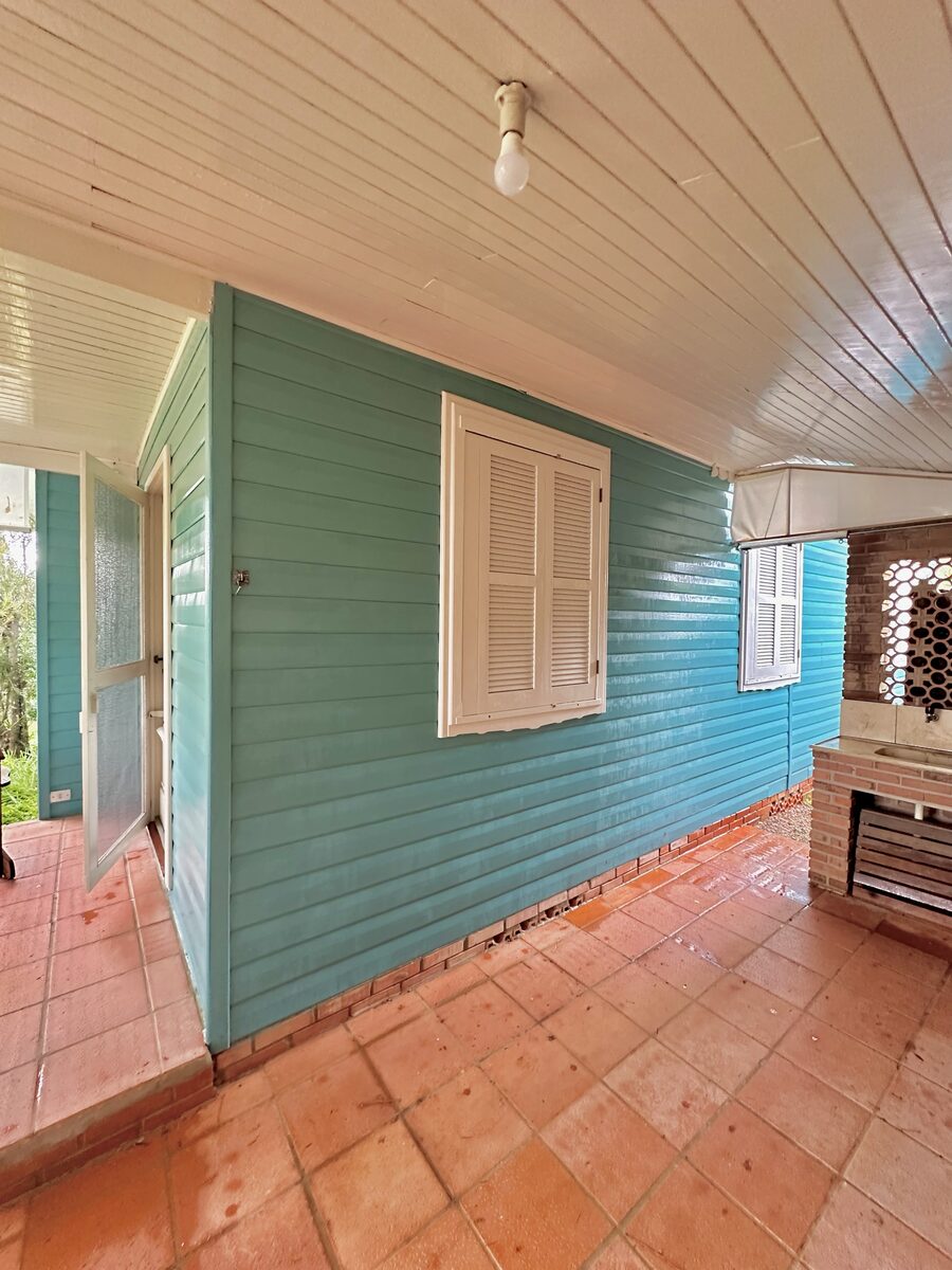 Fachada limpa apos lavagem profissional